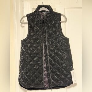 NWT Athleta whisper featherless velvet black vest. Size small